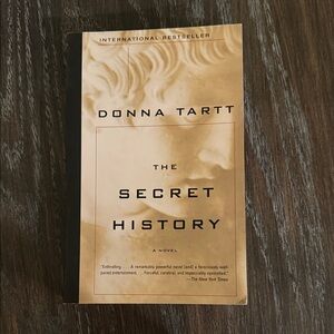 The Secret History by Donna Tartt - Paperback Book